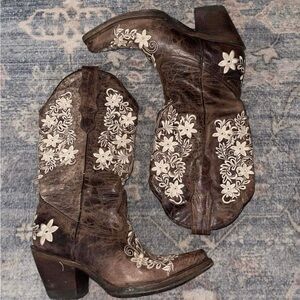 Size 7 1/2 Cowgirl Boots
